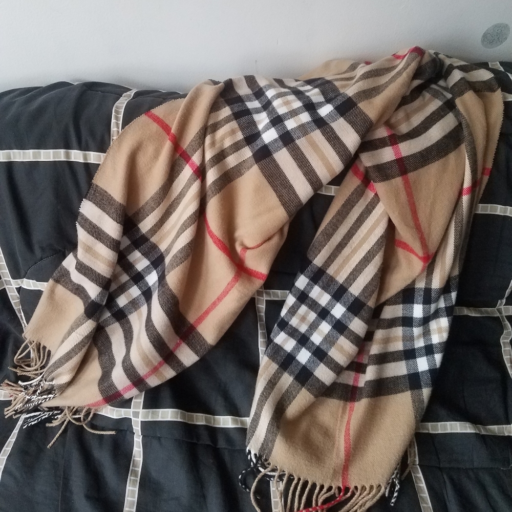 Burberry like scarf